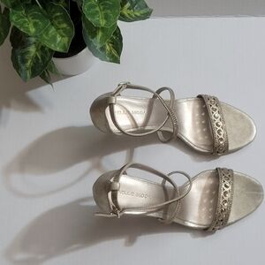 PELLE MODA Rory Ankle strap heel